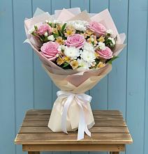 Букет цветов из:  Гвоздики, Орхидеи и Розы в Судже
