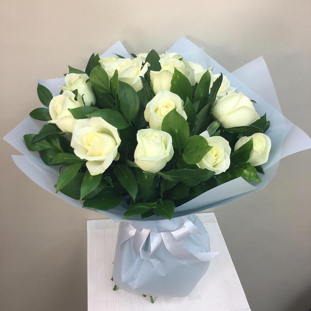 Букет 15 Белых роз Проуд в Судже