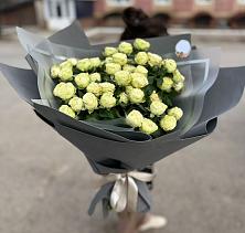 Букет Белые кустовые розы Солинеро в Судже