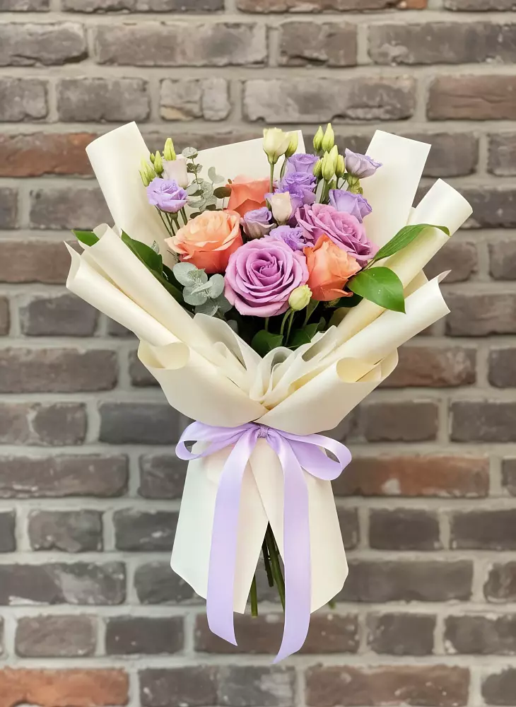 Букет цветов из: Лизиантусы и Розы в Судже