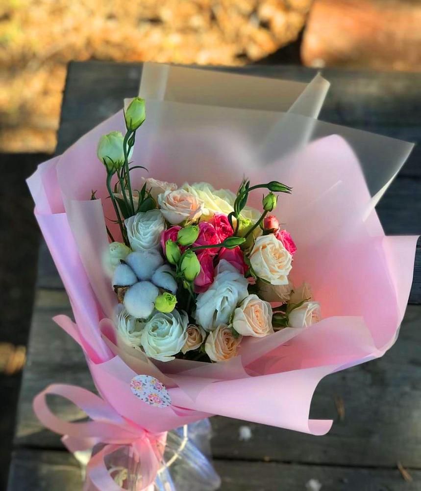 Букет цветов из: Розы и Лизиантусы в Судже