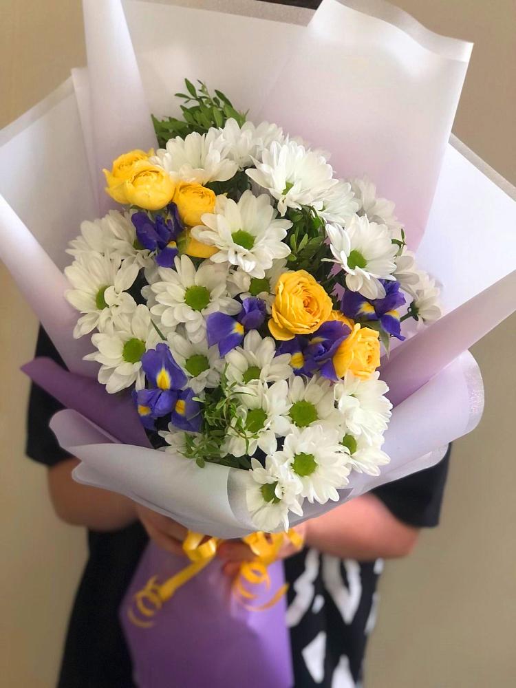Букет цветов из: Ирисы, Хризантемы и Розы в Судже