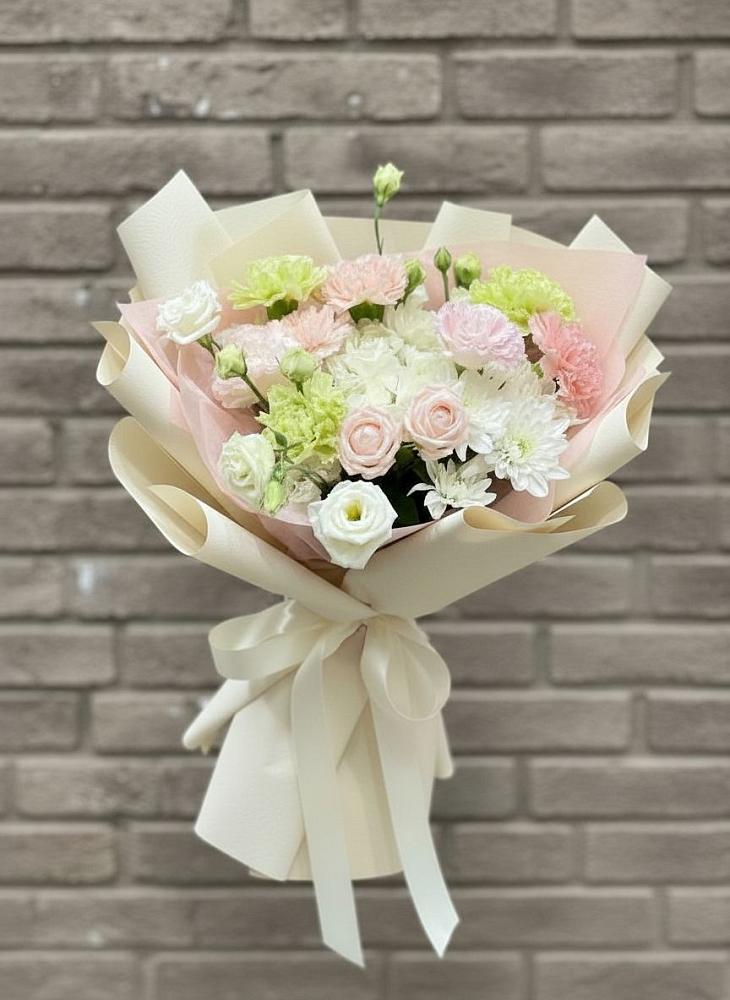 Букет цветов из: Гвоздики, Розы, Лизиантусы и Хризантемы в Судже