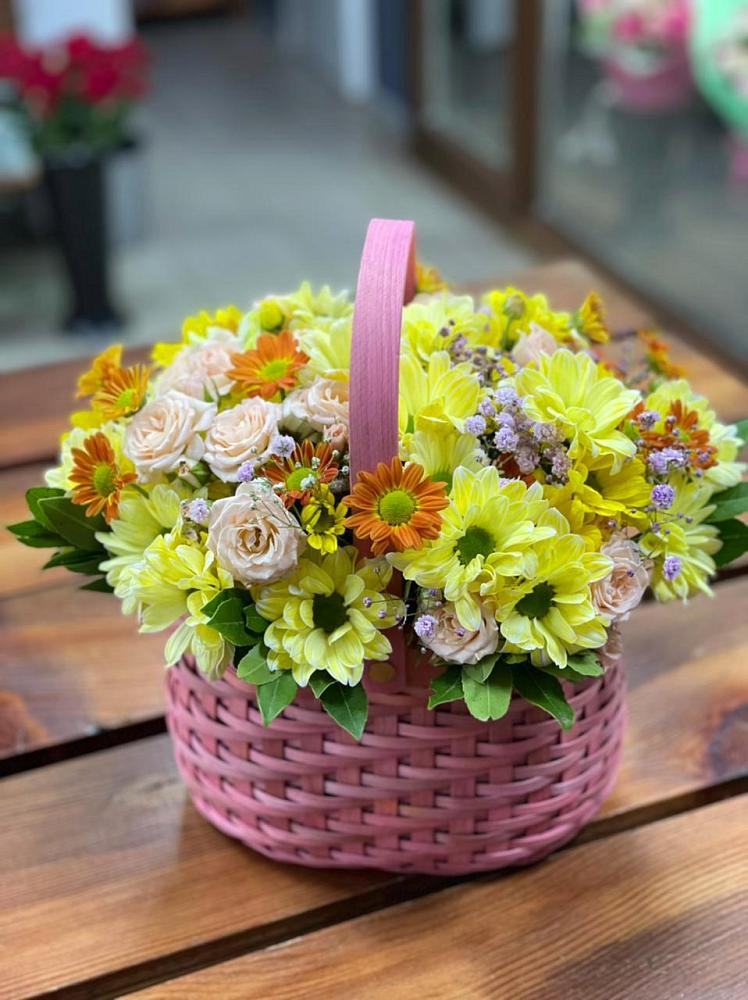 Цветочная композиция из Хризантемы и Розы в корзине в Судже