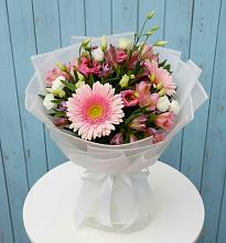 Букет цветов из:  Герберы, Альстромерии и Лизиантусы #REPLACE_PRED# Судже