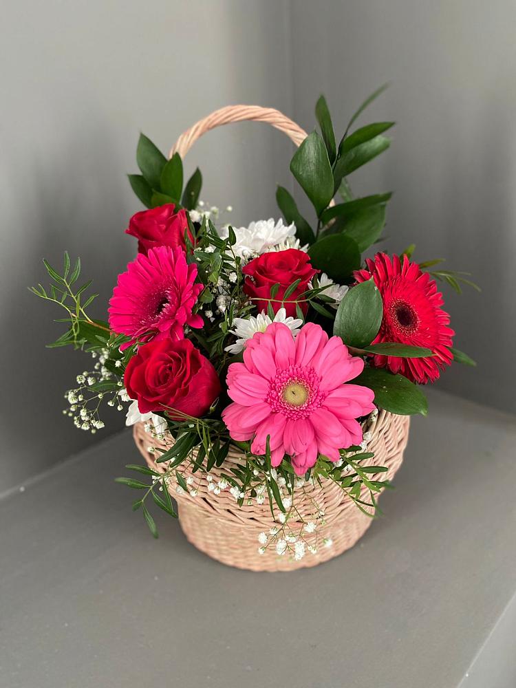 Цветочная композиция из Розы, Хризантемы и Герберы в корзине в Судже
