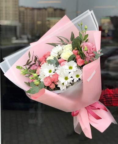 Букет цветов из: Розы, Лизиантусы и Хризантемы в Судже