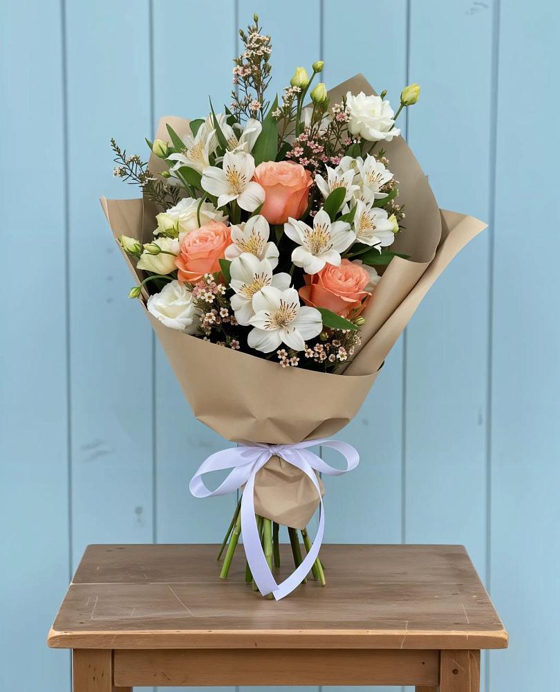 Букет цветов из: Альстромерии, Лизиантусы, Розы и Хризантемы в Судже