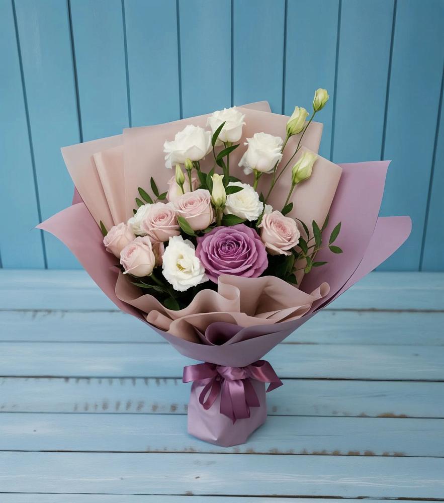 Букет цветов из: Розы и Лизиантусы в Судже